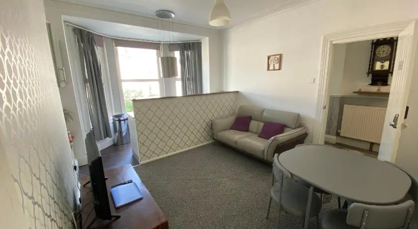 The Walnut Suite lovely one bedroom flat in Stoke. - Image 1