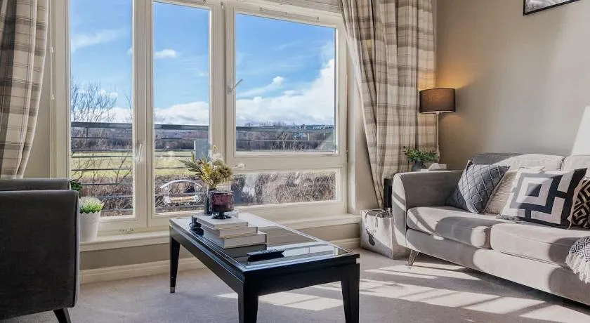 Stirling Riverview Apartment - Image 1