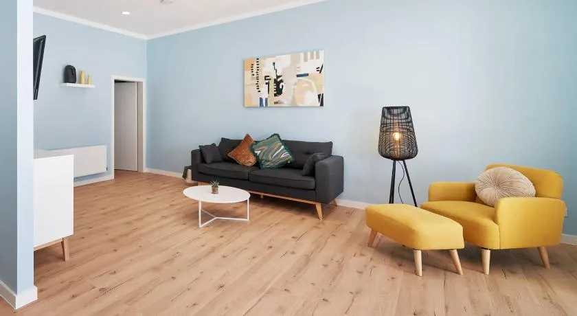 Design Apartment mit kostenfreiem Garagen Parkplatz im Zentrum - Image 1