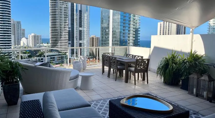 Private Sky Terrace Classic Penthouse 2 Car Parks - Image 1