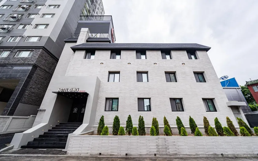 Yongin Hotel IPPDA Petite - Image 1