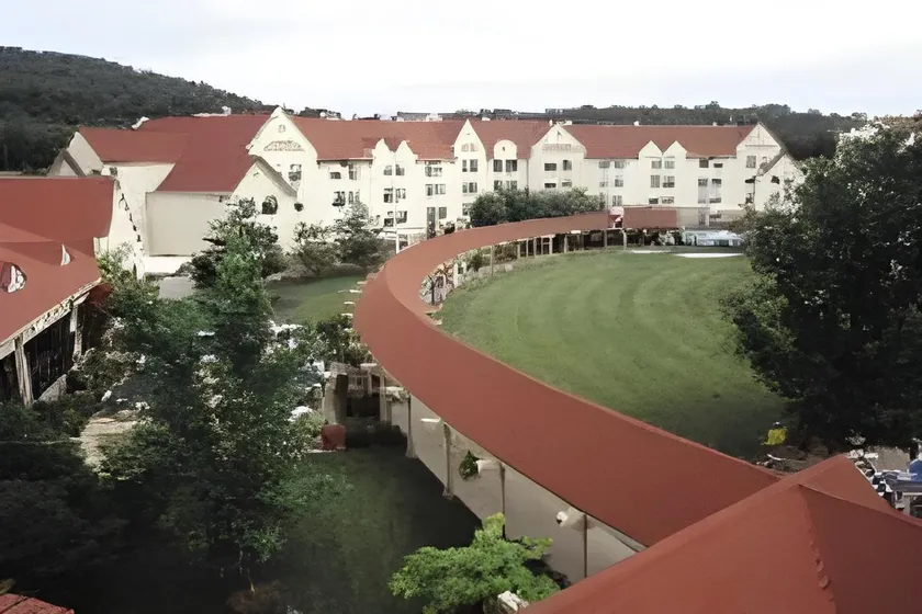 Branson Hillside Hotel - Image 1
