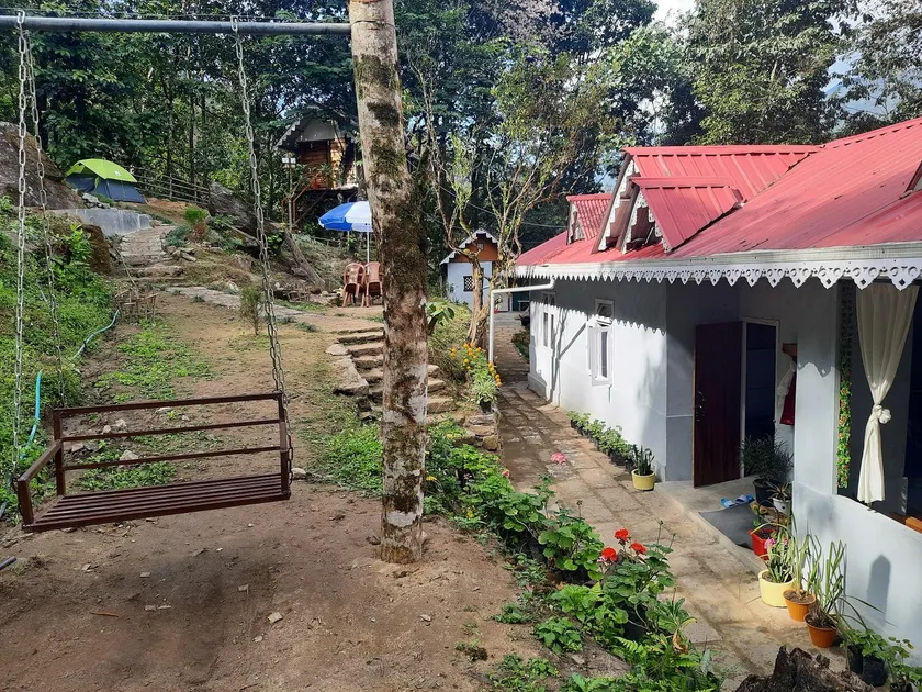 ECOYARD HOMESTAY - Image 1