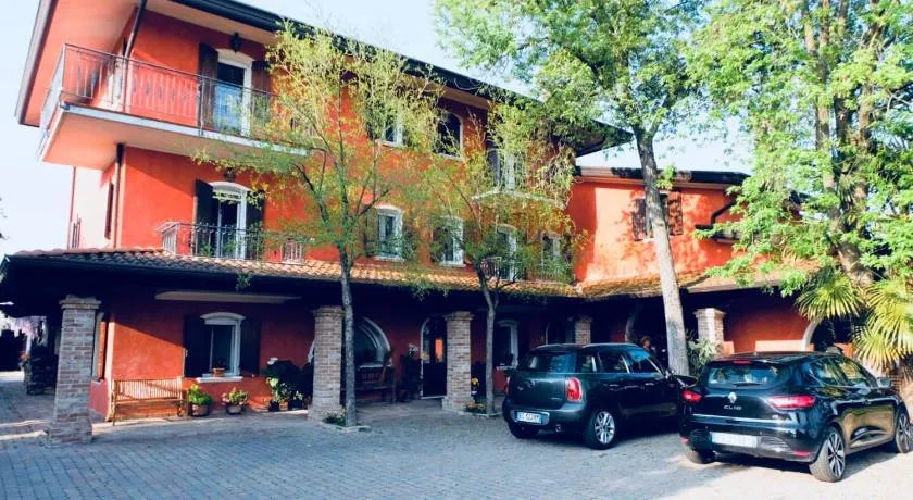 Red Fenice - Image 1