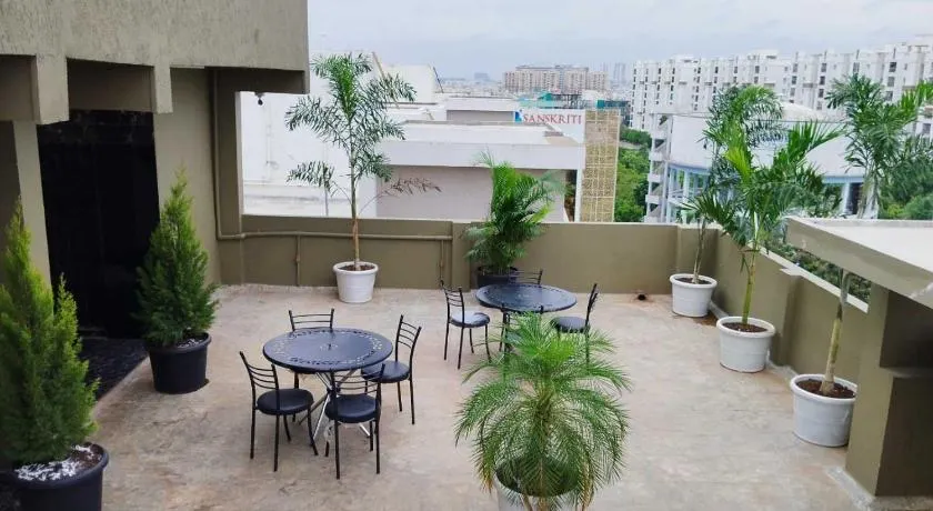 Super Collection O Rio Kondapur Near Rahavendra Colony - Image 1