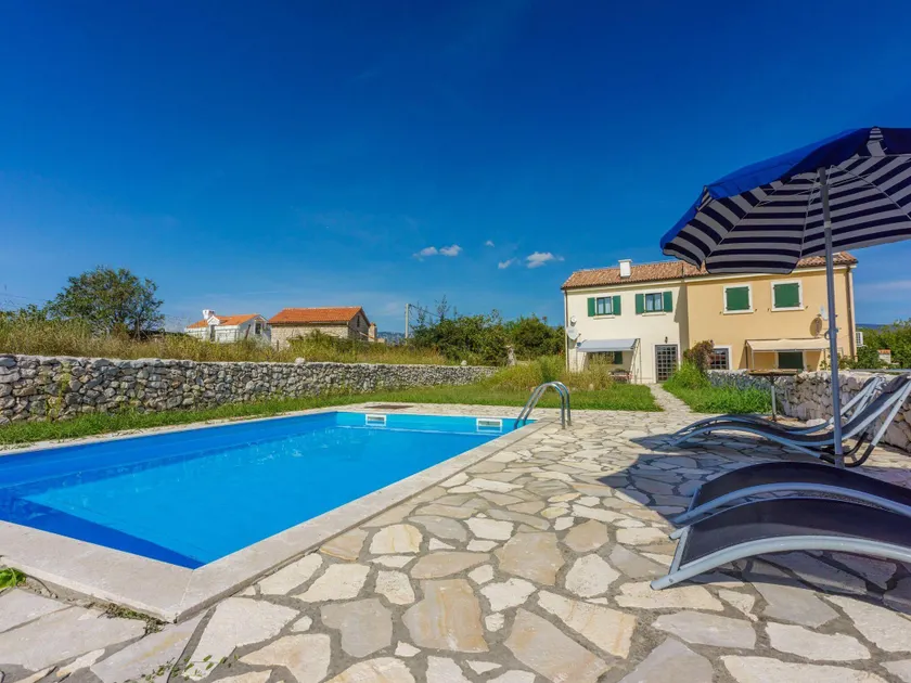 Adorable home with swimming pool and covered terrace - Image 1