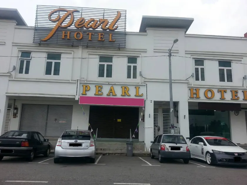 Pearl Hotel - Image 1