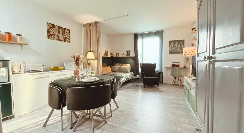 Le Petit Margny par Your Sweet Loc - Image 1