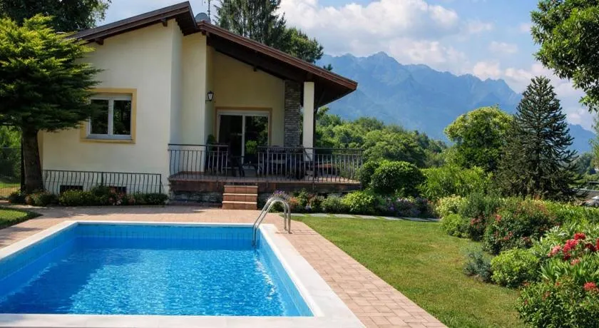 Detached Villa in Brezzo di Bedero - Image 1