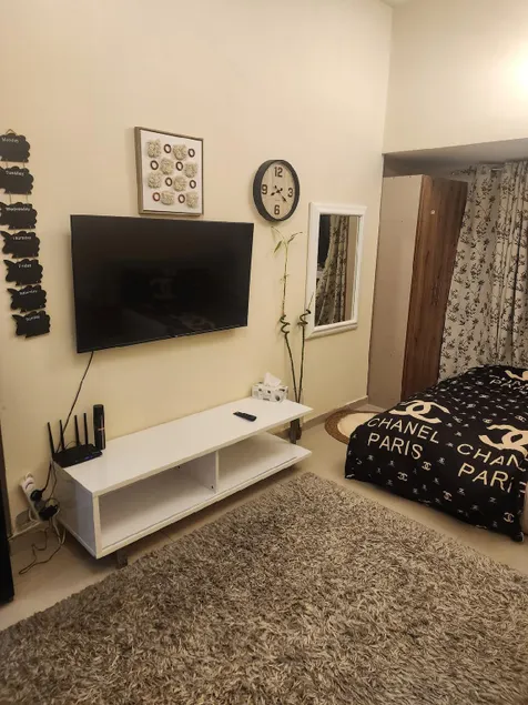 studio in centre of ajman in pearl towers - Image 1