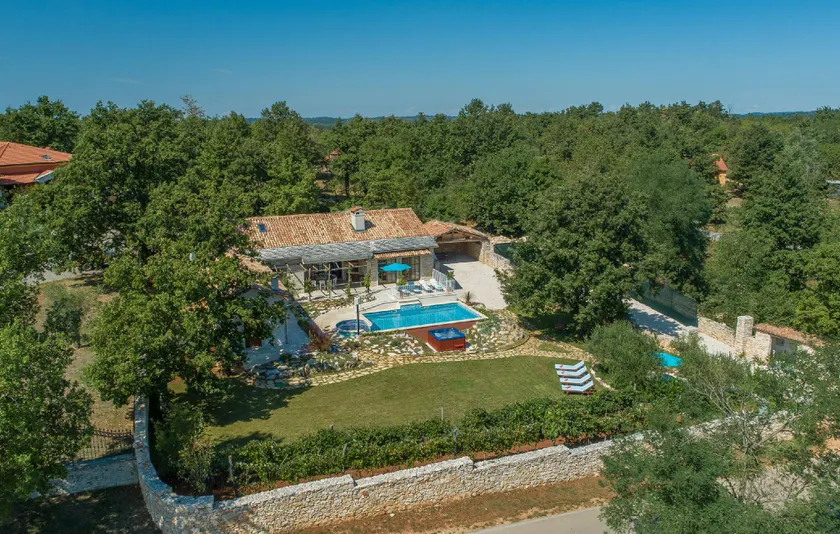 Family Villa Lipica with Pool and Jacuzzi - Image 1