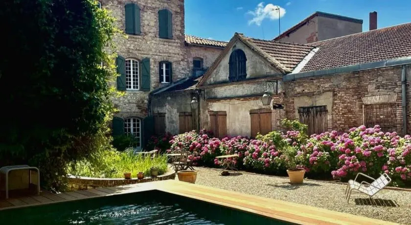 La Cour Verte - Image 1