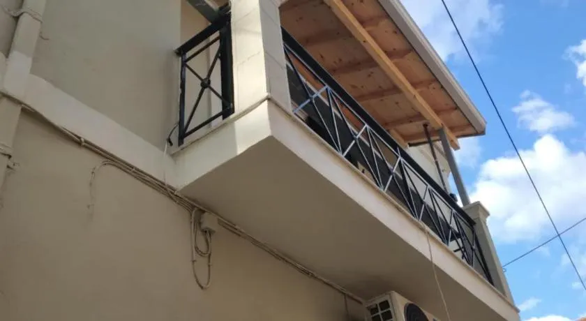RIVER SIDE HOUSE - Image 1