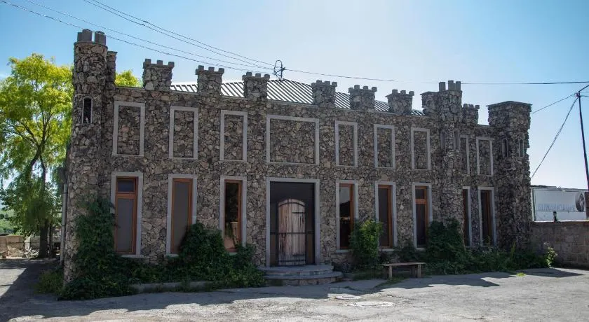 Fish Hotel - Image 1