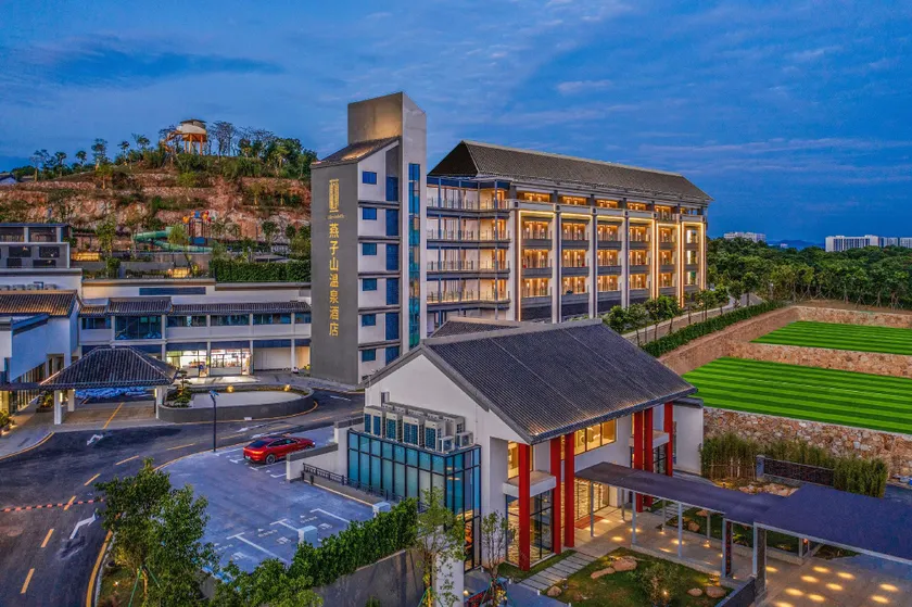 Yanzishan Hot Spring Hotel - Image 1