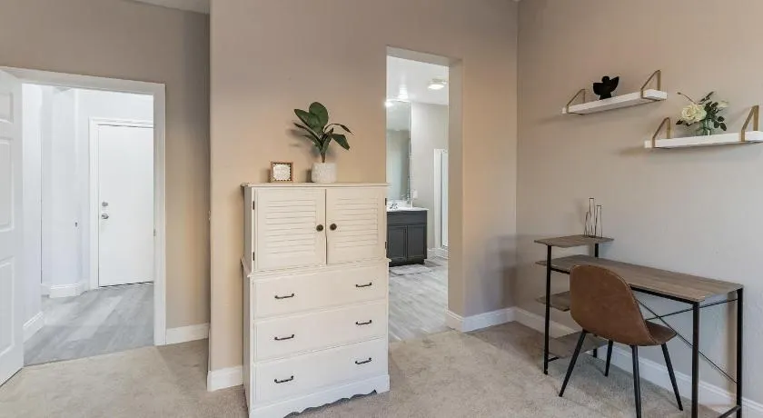 Modern 4BR Oasis, Fireplace, Patio & Spacious Family Room - Image 1