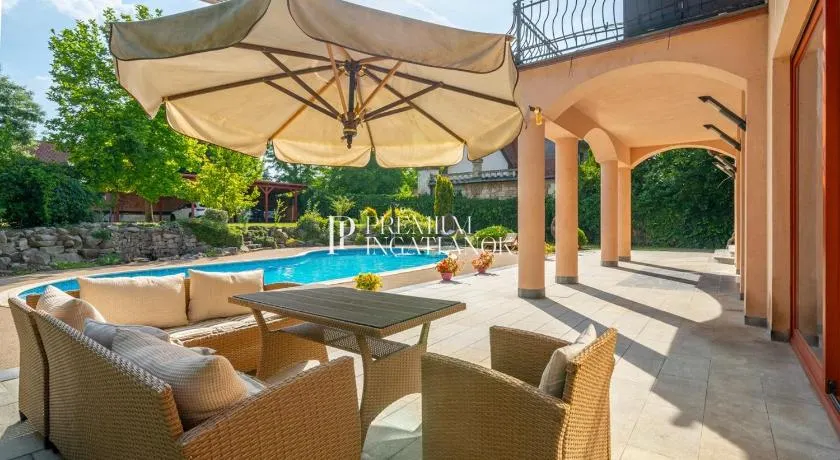 Private villa - Image 1