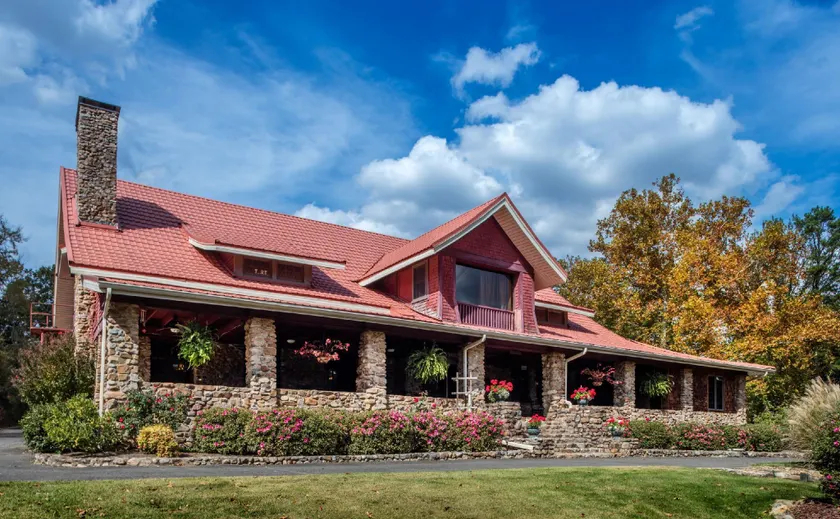 Hilltop Manor B&B - Image 1