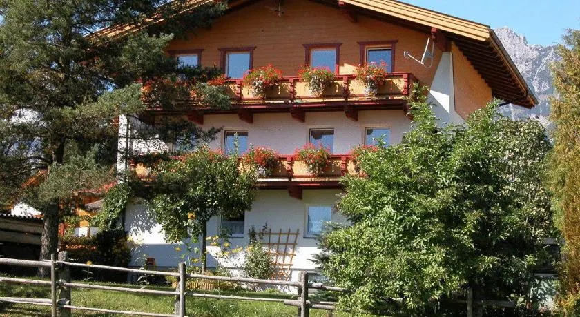 Apartamento vacacional apta para familias con jardín | Vistas al lago | Junto al esquí - Image 1