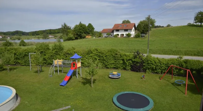 Incantevole appartamento accogliente e familiare con terrazza, giardino e griglia | Vista sul giardino - Image 1