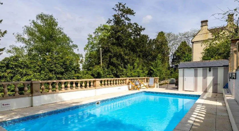 New School Rooms estate close to Bath including heated swimming pool,hot tub,WIFI, pool table, parking - Image 1