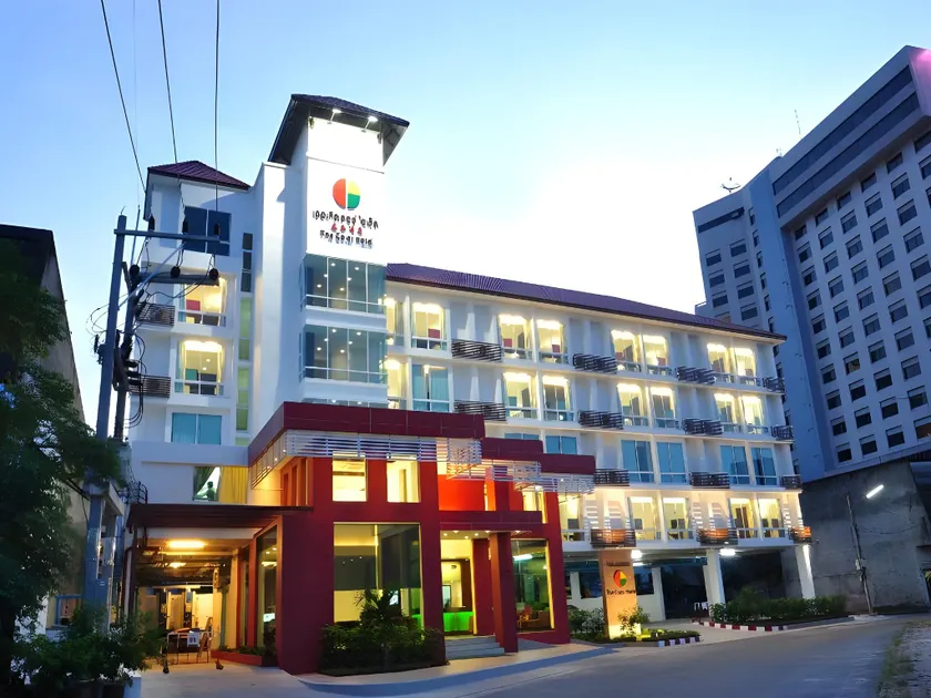 The Color Hotel - Image 1