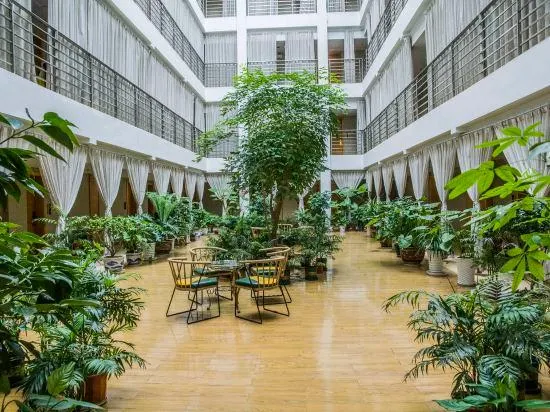 Gongshun Jiayuan Hotel - Image 1