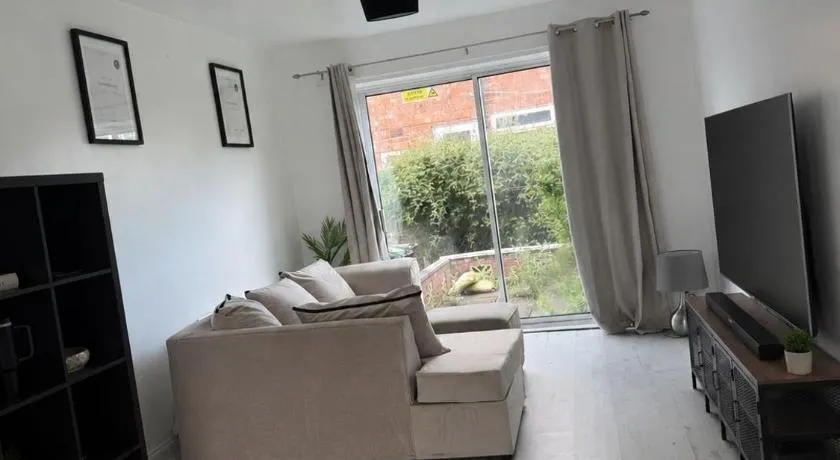 Stylish 4BR Home - Sleeps 7 - Parking & WiFi - Image 1