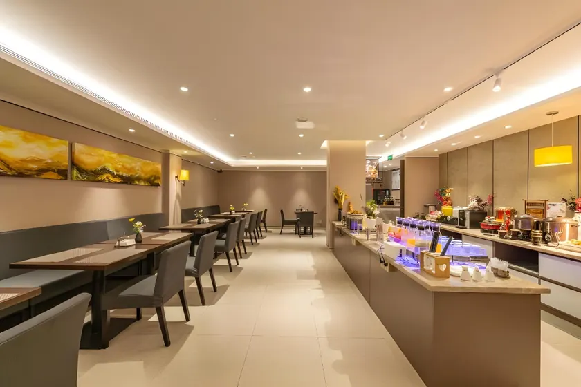 Home Inn Plus Beijing Guomao - Image 1