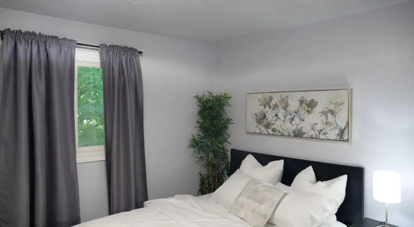 Entire Unique Apartment - Image 1