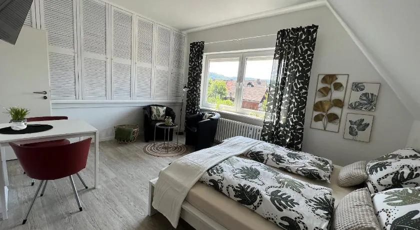 Voll ausgestattete Ferienwohnung | Gartenblick - Image 1