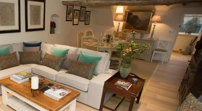 Craigmoor Cottage, enchanting, tranquil & central - Image 1