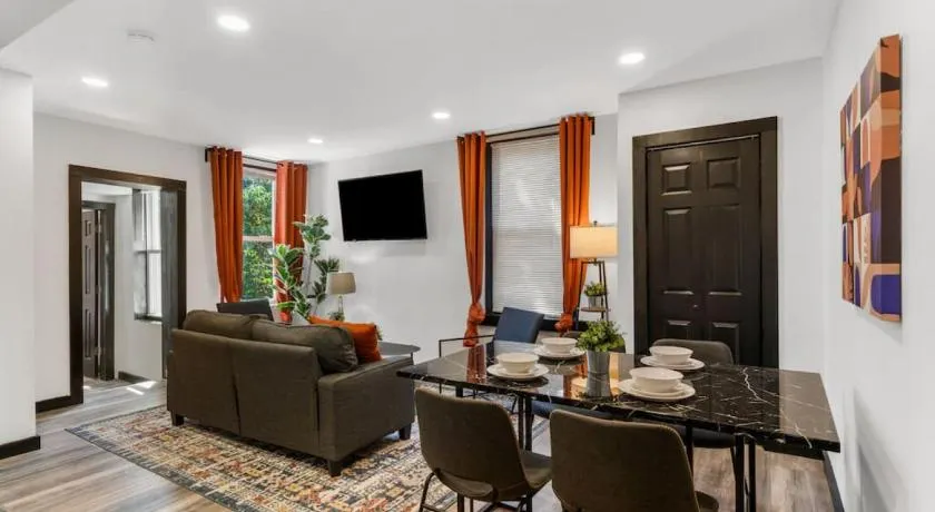 Cozy 2BR,1BA Retreat for 6 with Free Parking in Philly - Image 1