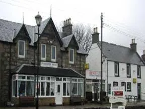 Dunroamin Hotel - Image 1