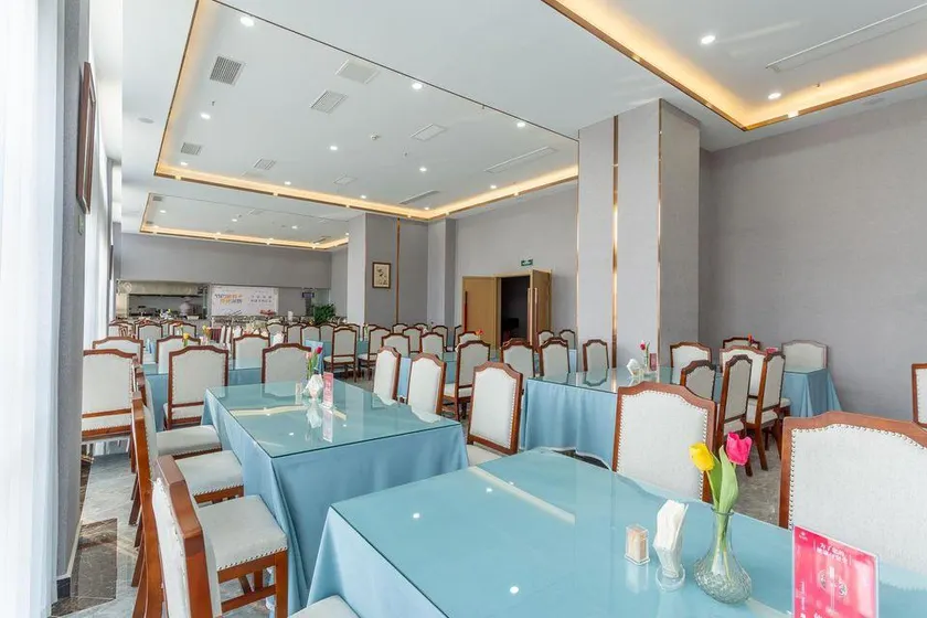 Jintian Hotel (Qionglai Dingsheng Times Plaza) - Image 1
