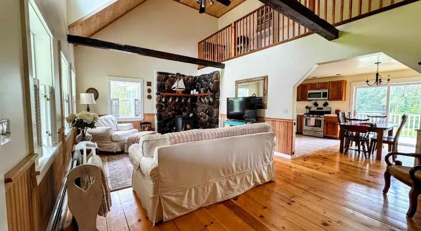 Pine and Sea Beach Retreat - Image 1