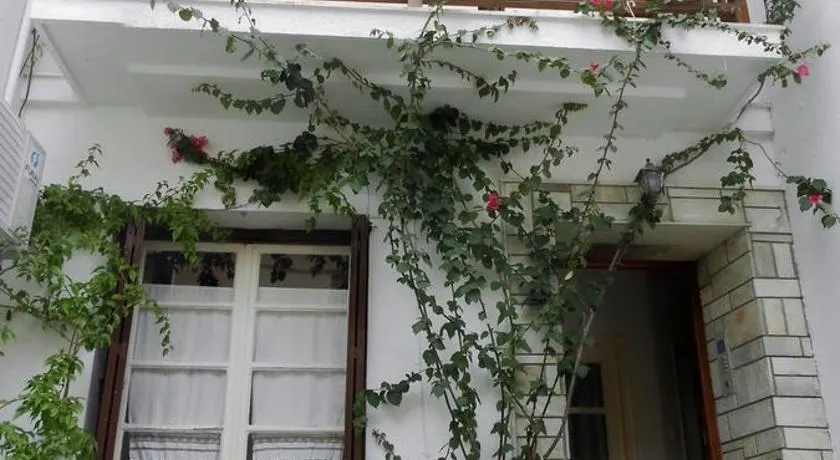 Aggela Guesthouse - Image 1