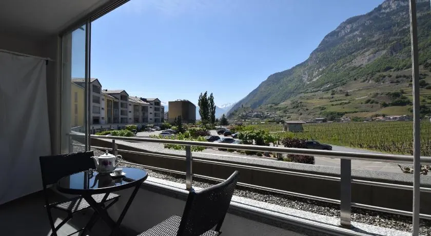 Appartement ensoleillé 4 personnes à Saillon à 100 mètres des bains - Image 1
