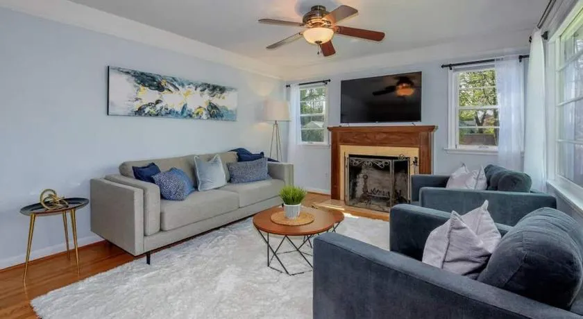 Style Meets Comfort in Beautiful Design - Image 1