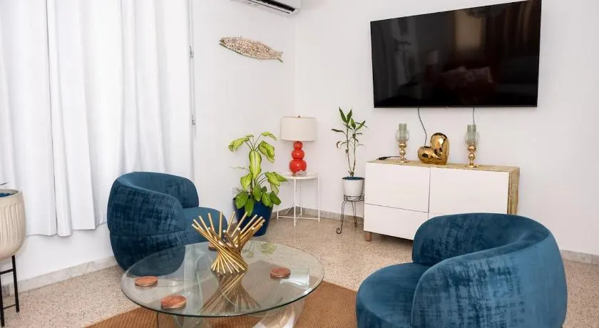 Cozy Home Close to Beaches - Image 1