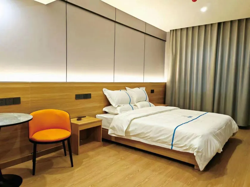 Time Smart Hotel - Image 1