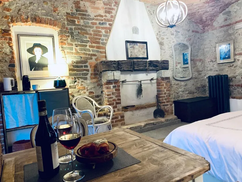 The "Fireplace" Suite with hot tub - Image 1