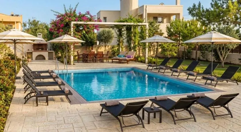 Starlight Luxury Villa Retreat - Image 1