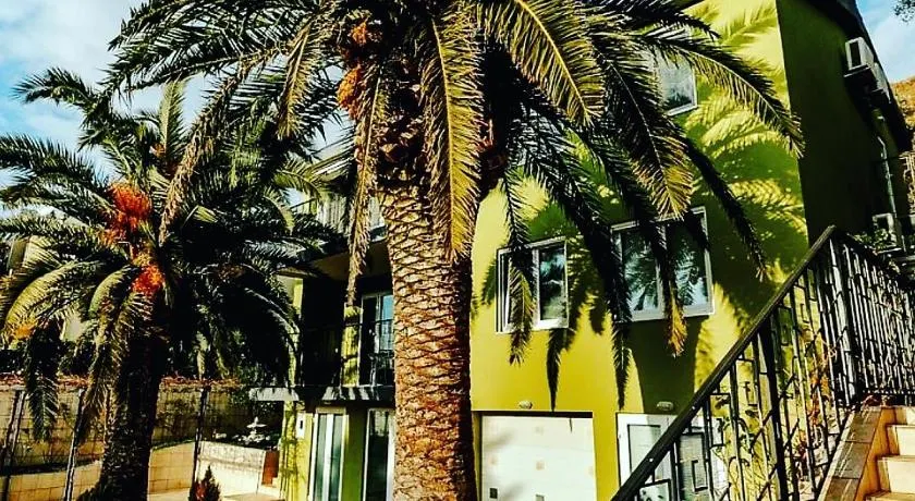 Palm Point Apartment - Image 1