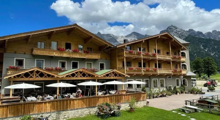 Landhotel Strasserwirt - Image 1