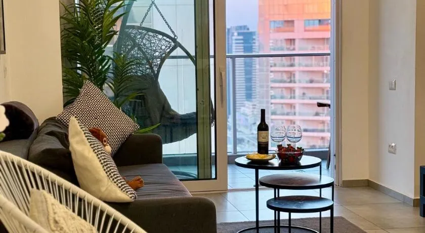 Mamad - Free Parking - Pool & Gym - Luxury 2BR in Tel Aviv with Saffe Room In Unit And Balcony - Prime location - Image 1