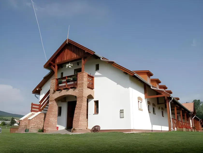 Matild Country Hotel - Image 1