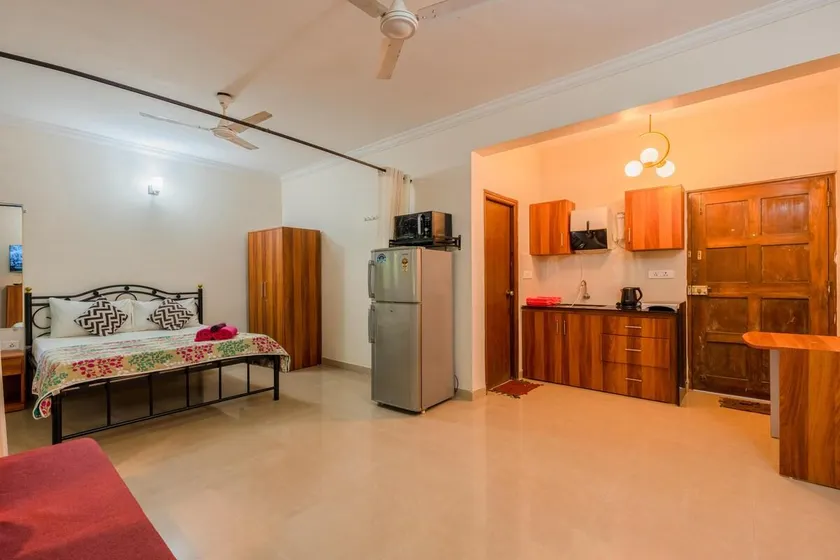 I4F-Balcony+AC+Wifi+Kitchen+PwBackup@CalanguteBch - Image 1
