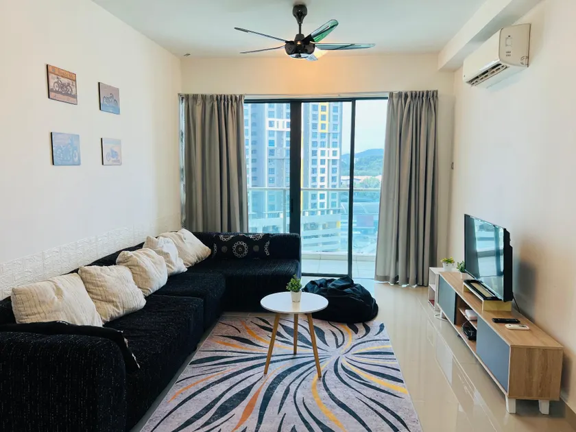 Amerin Suite I Seri Kembangan Balakong I City View I Balcony I Mall I Family - Image 1