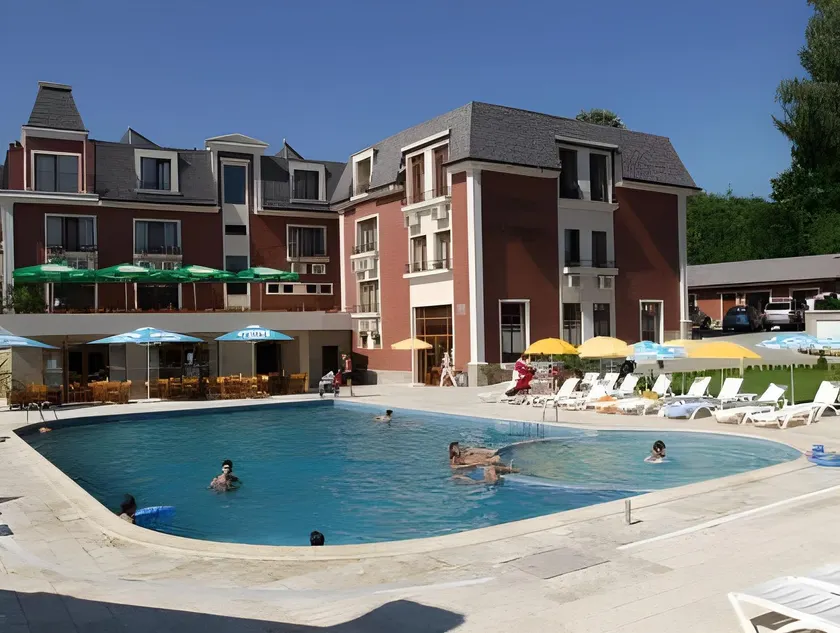 Chateau Montagne Hotel Troyan - Image 1